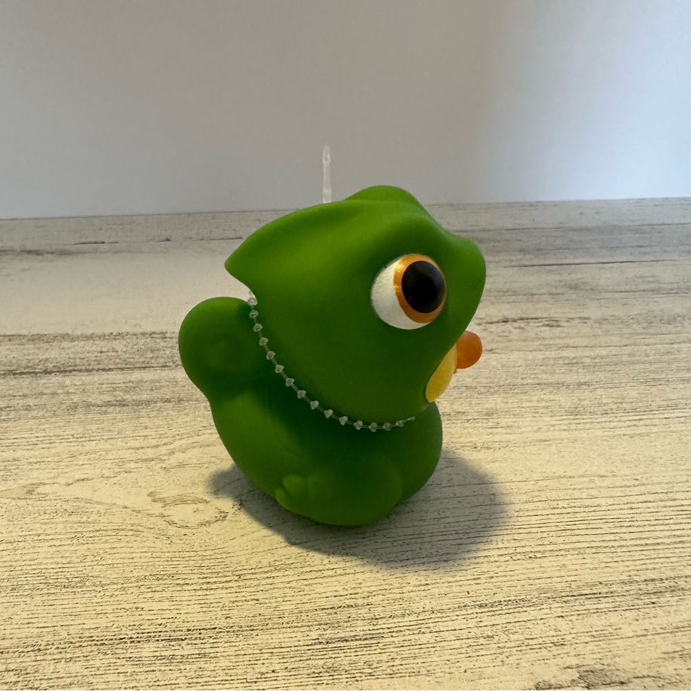 Disney Mini Ducks Tangled Pascal NEW - Picture 2 of 3